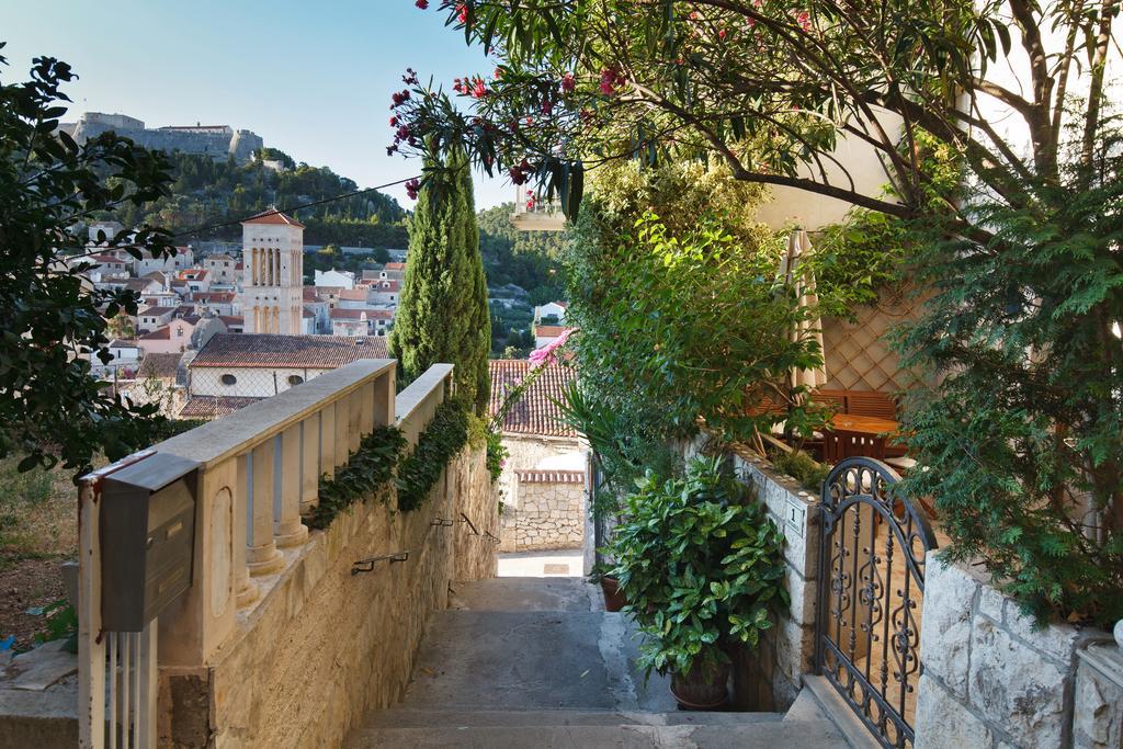 Apartment Dubica Hvar Town Esterno foto